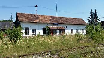 Fosta gară Câmpinița în august 2017.