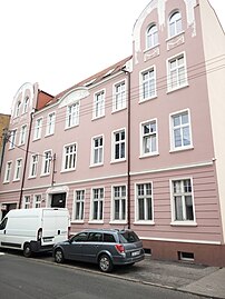 Frontage on the street
