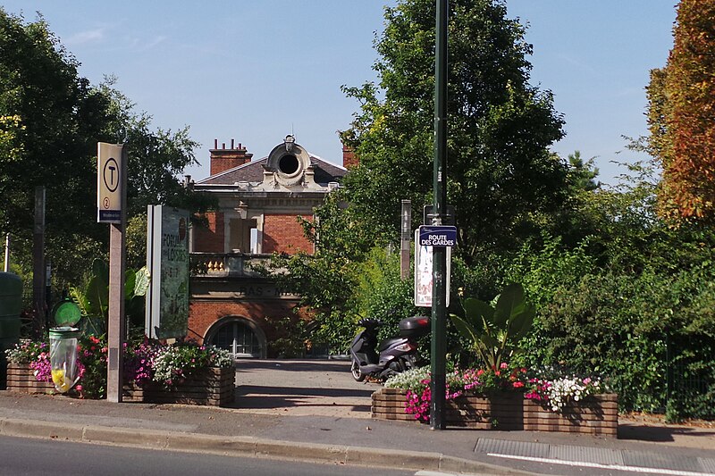 File:Gare du Bas-Meudon - 20130821 171140.jpg