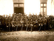 Aristide Razu, Inspector general al Geniului, împreună cu ofiţerii Regimentului de Transmisiuni, în 1928