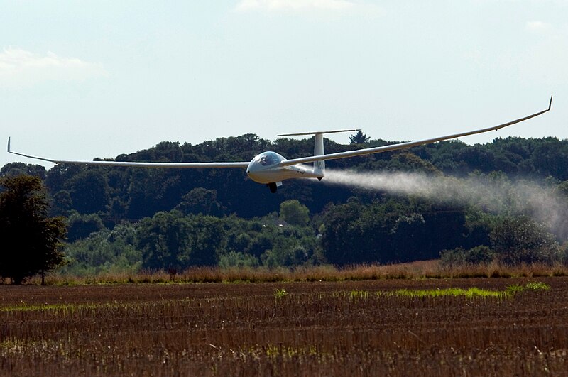 File:Glider finishing.jpg