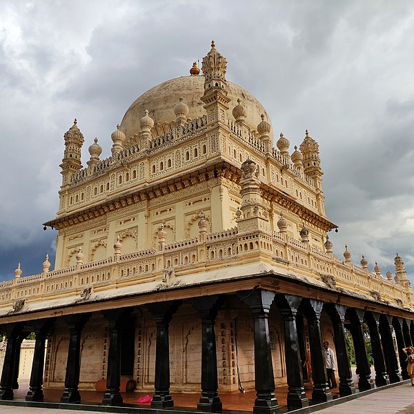 File:Gumbaz at Mysore.jpg