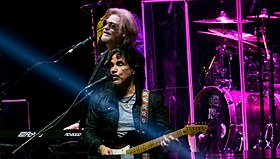 Hall And Oates with Chris Isaak - The O2 - Saturday 28th October 2017 HallOatesO2281017-55 (37601716094).jpg