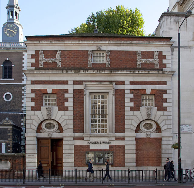 The Midland Bank building by Sir Edwin Lutyens at 196A Piccadilly, built 1922–1923, photographed in 2010