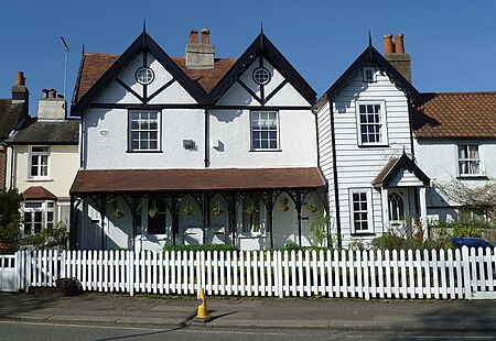 Houses Monken Hadley 4