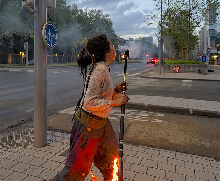 File:Human extinguishing her fire staff in Brussels (DSC 4251).jpg