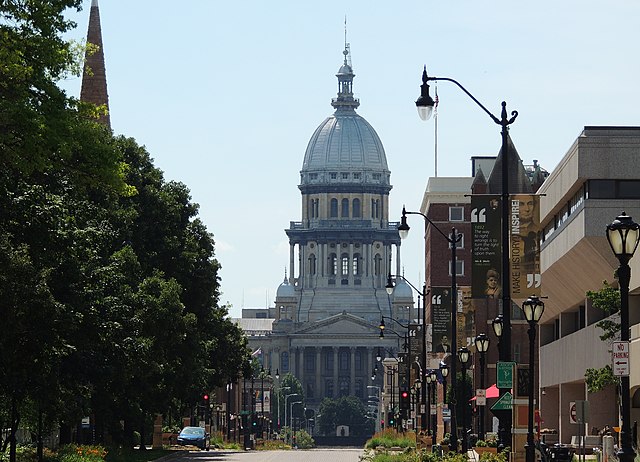 Image: Illinois State Capitol distance