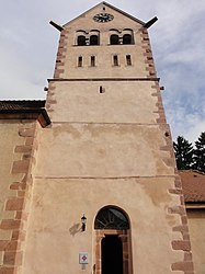 Clocher à base romane