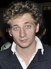 Jeremy Allen White's performance in the episode received universal acclaim from critics. Jeremy Allen White, AT&T Center, 2013.jpg