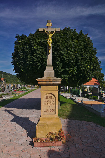File:Kříž na hřbitově, Vísky, okres Blansko.jpg