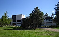 Kauniaisten kaupungintalo kesällä 2013.