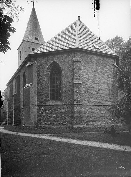 File:Kerk naar het westen - Westerbork - 20226554 - RCE.jpg