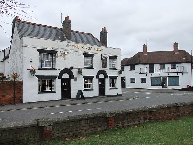 File:Kings Head Public House, Station Road, Southminster - geograph.org.uk - 2234961.jpg