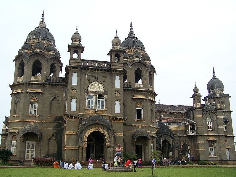 File:Kolhapur New Palace Another Angle.jpg