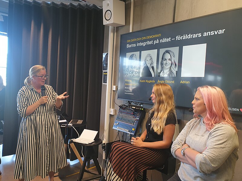 File:Kristina Alexanderson, Ängla Eklund, Karin Nygårds, 2019 01.jpg