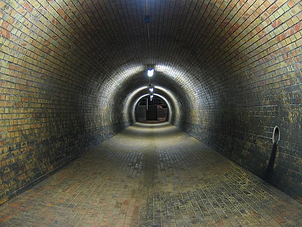 A tunnel for surface water Kronleuchtersaal06.jpg