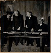 L'université de Paris et la Sorbonne. M. Gidel, M. Baudouin, M. J. Carcopino, M. Maurain, M. Vendryès, dans le bureau du recteur, décembre 1940.jpg