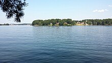 File:Lake_Hamilton_002.jpg