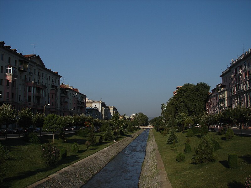 File:Lana river Tirana.jpg