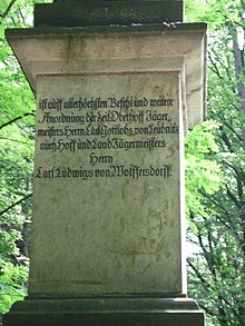 Laußnitz Wolfsdenkmal AB 2011 03.JPG