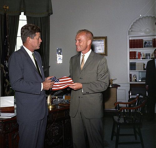 500px-Lieutenant_Colonel_John_H._Glenn%2C_Jr.%2C_Presents_a_Gift_to_President_John_F._Kennedy.jpg