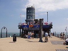 Rettungsbootstation am Ende des Southend Pier - geograph.org.uk - 82693.jpg