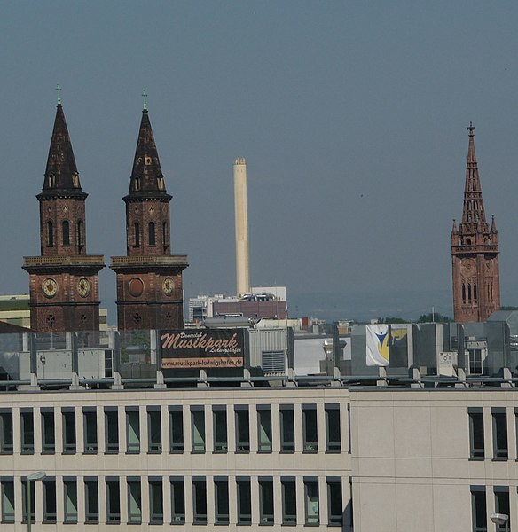 File:Ludwigskirche und Lutherturm - panoramio.jpg