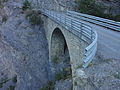 Pont en arche, à l'entrée du vallon de Laverq, commune de Méolans-Revel (Alpes-de-Haute-Provence).