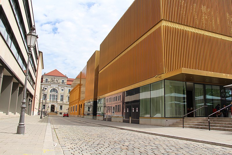 File:München - Städtische Galerie im Lenbachhaus (2).jpg