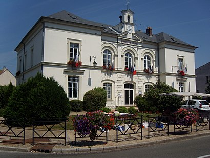 How to get to Fontenay-Trésigny with public transit - About the place