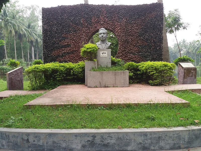 File:Martyr Shamsuzzoha Memorial Sculpture 45.jpg