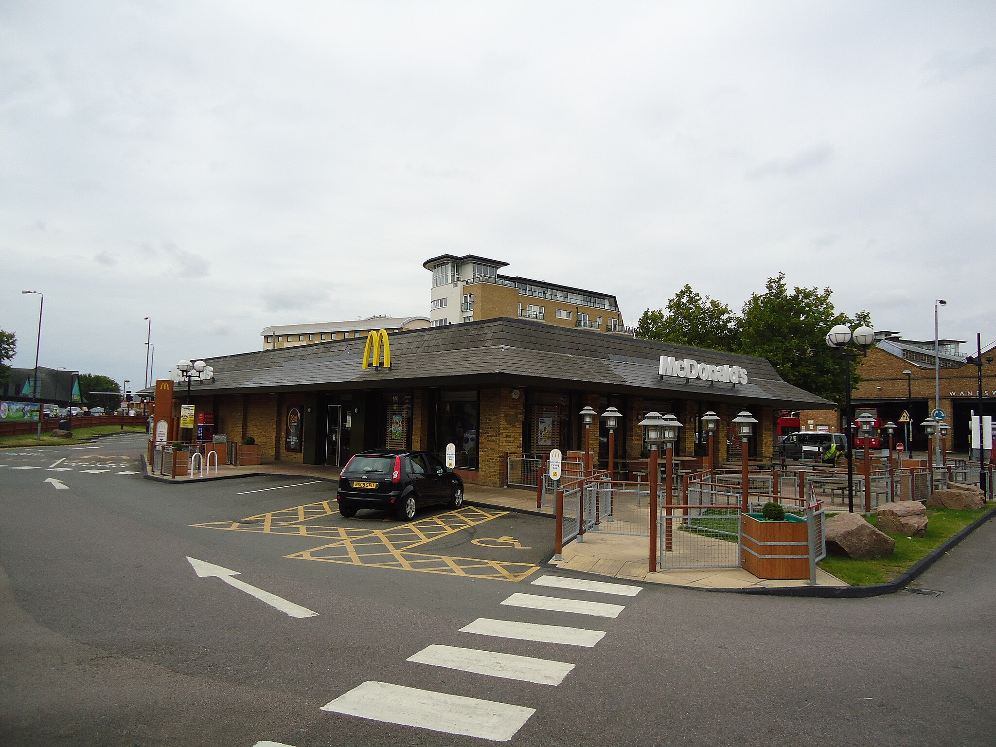 McDonald's restaurant, Wandsworth - geograph.org.uk - 2542652