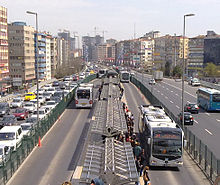 Mecidiyeköy Metrobüs Durağı cropped.jpg