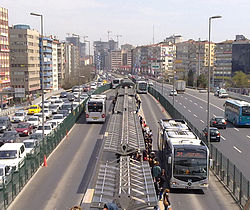 Mecidiyeköy Metrobüs durağı.