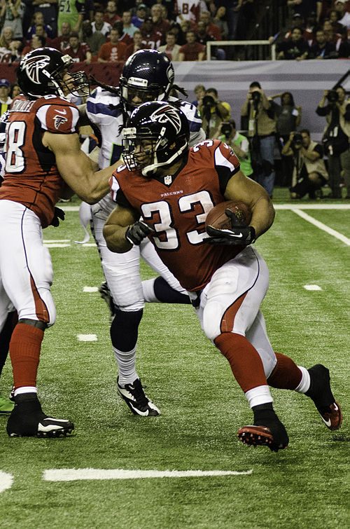 Turner with the Atlanta Falcons in 2013