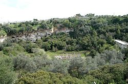 Molfetta - insediamenti ... lebih presso il pulo.JPG