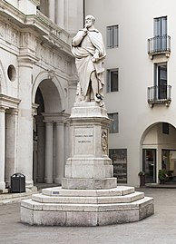  Piazzetta Palladio, statua dell'architetto Andrea Palladio