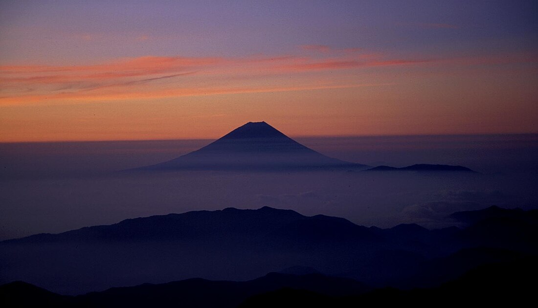 File:Mount Fuji from Mount Kita s1.jpg