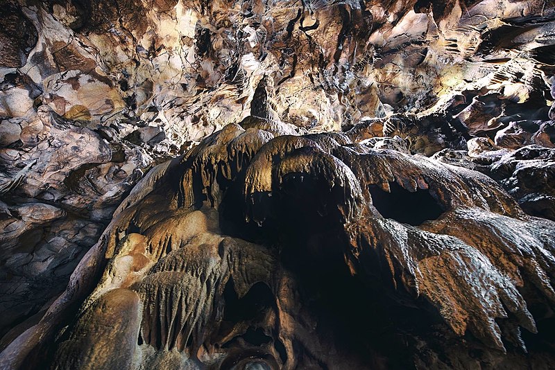 File:Mozrov Cave, Armenia - Մոզրովի քարանձավ, Հայաստան.jpg