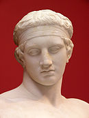Голова статуи Диадумена. 100 год до н. э. Мрамор. Афины, Национальный археологический музей