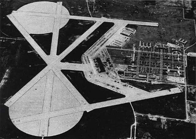 Aerial view of NAS Glenview in the late 1940s