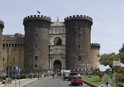 Arco Aragonês, em Nápoles, um monumento renascentista construído para comemorar a entrada real de Afonso de Aragão em Nápoles.