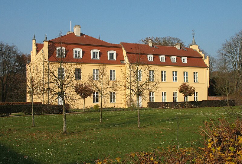 File:Nennhausen palace.jpg