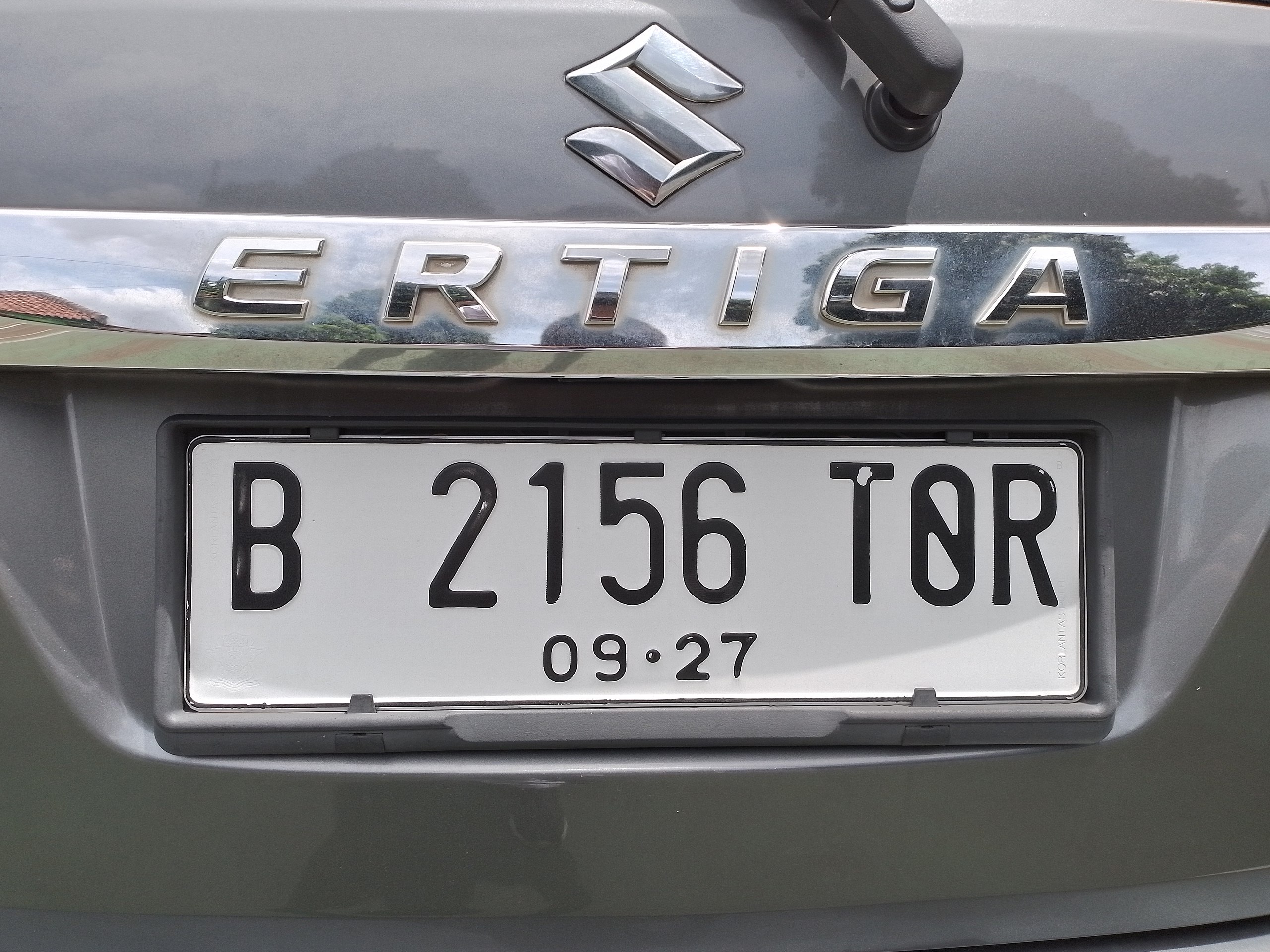 2560px-New_Indonesian_License_Plate_for_Cars.jpg
