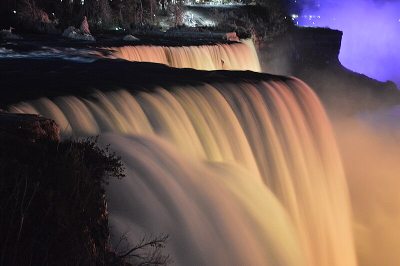 File:Niagara Falls illuminated at night (41595948782).jpg