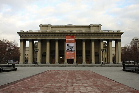 ไฟล์:Novosibirsk_Opera_and_Ballet_Theatre.jpg