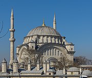 Mezquita Nuruosmaniye, Estambul (mediados del siglo XVIII), un ejemplo del estilo barroco otomano