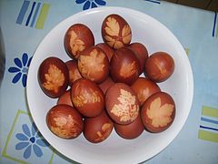 Pace eggs boiled with onion skins and leaf patterns.