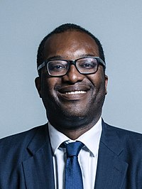 Oficiální portrét Kwasi Kwarteng crop 2.jpg