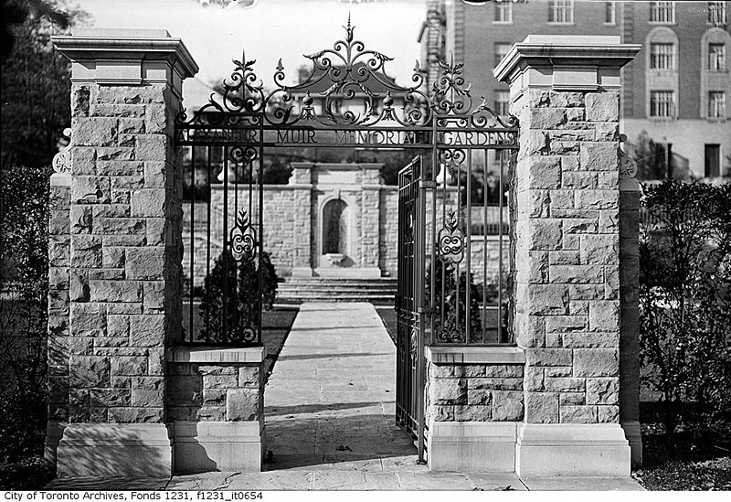 File:Old Alexander Muir Memorial Gardens Gates f1231 it0654.jpg